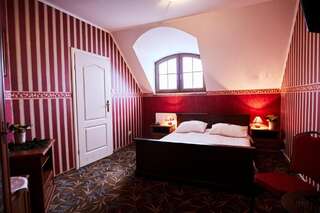 Отель Zielony Zakątek Остроленка Двухместный номер с 1 кроватью или 2 отдельными кроватями и ванной комнатой-1
